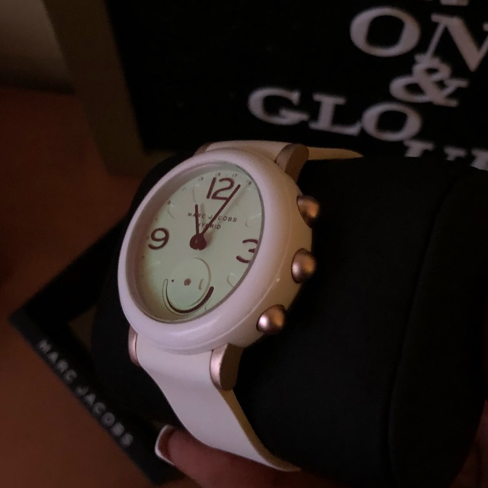 Marc Jacobs Riley Hybrid Smart Watch - Picture 4 of 5